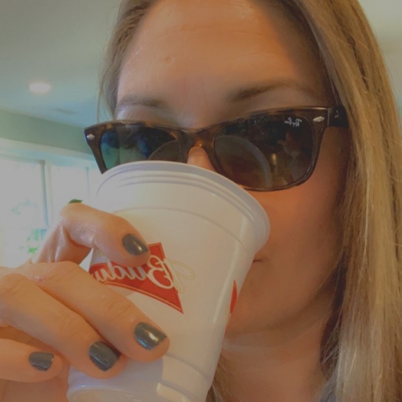 Meet your Posher, Dana vanish - Picture 1 of 1